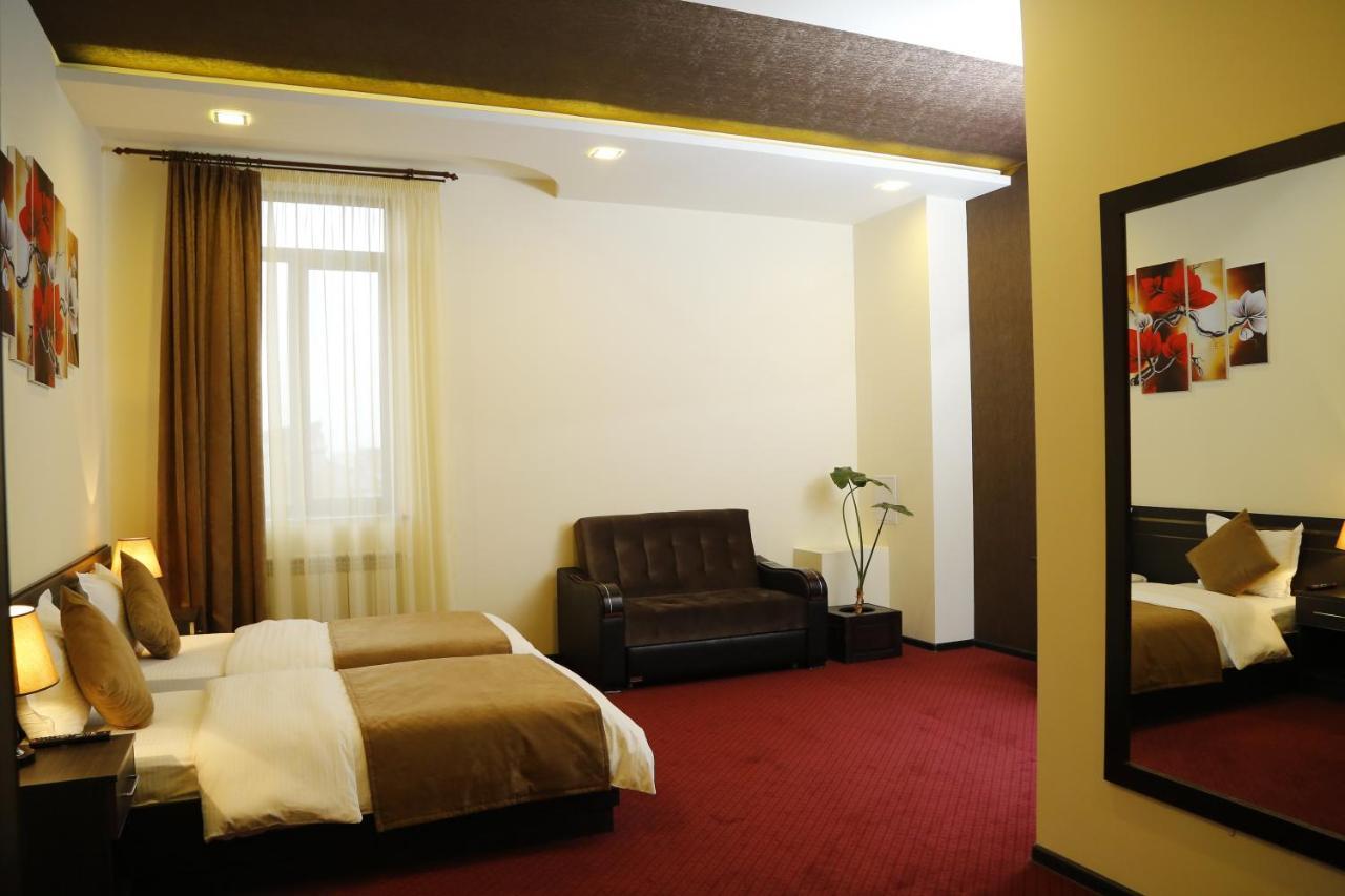 Tomu'S Hotel Gyumri Exterior foto